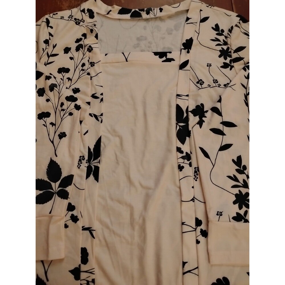 Unbranded Women's Sz.XXL Ivory W/ Blue Floral Long Sleeve Layered look Blouse